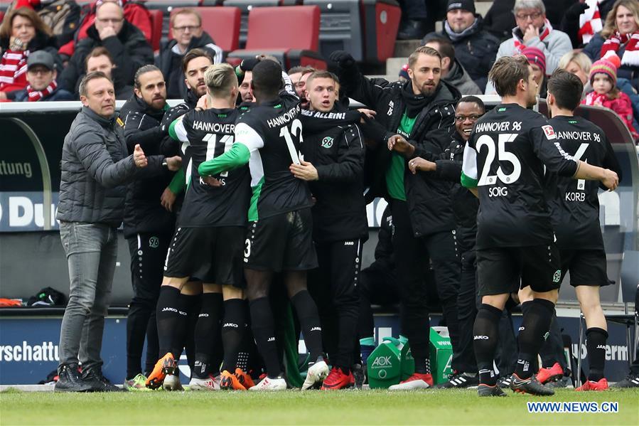 (SP)GERMANY-COLOGNE-SOCCER-BUNDESLIGA-HANNOVER VS KOELN