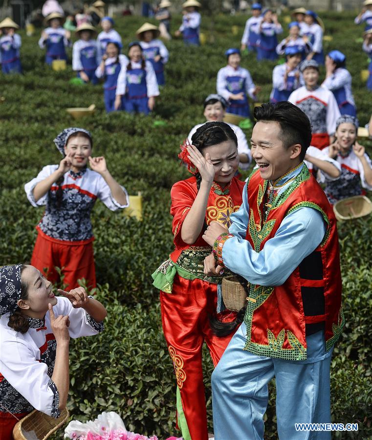 CHINA-SHAANXI-PINGLI-TEA GARDEN-FOLK DRAMA SHOW (CN)