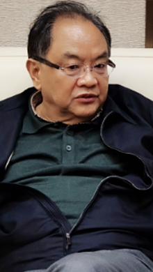 中央文史研究館館員、中國(guó)文聯(lián)原副主席、中國(guó)文藝評(píng)論家協(xié)會(huì)原主席、著名文藝評(píng)論家仲呈祥