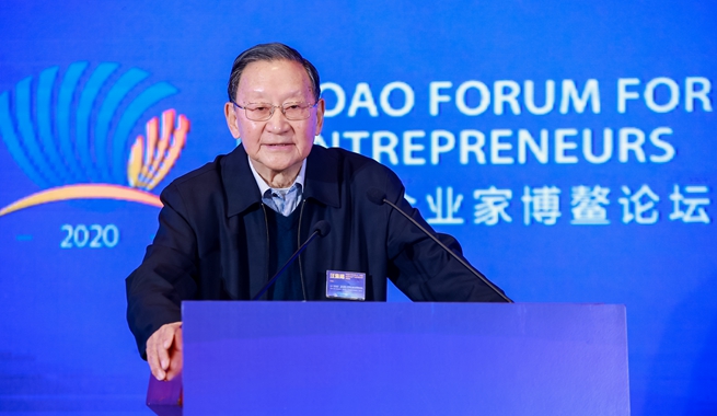 中國科學(xué)院院士，國際歐亞科學(xué)院院士，中國地源熱泵產(chǎn)業(yè)聯(lián)盟名譽(yù)理事長汪集暘演講