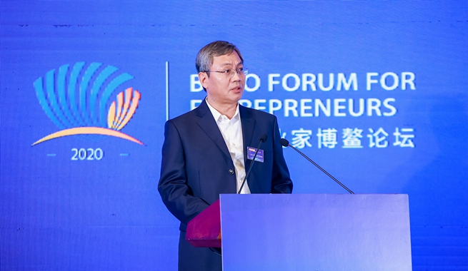 山東能源集團(tuán)黨委副書記、董事岳寶德演講