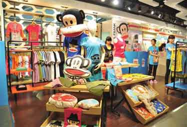 江蘇無錫家樂福銷售山寨"大嘴猴"引不滿