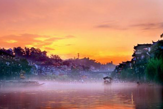 鳳凰古城　誰的城？