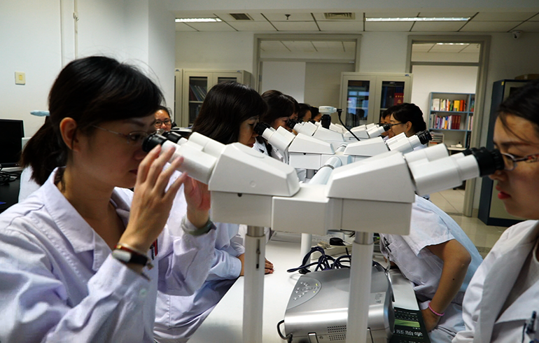 致敬偉大改革｜對話40年，講述身邊的健康故事33—好醫(yī)生是這樣煉成的