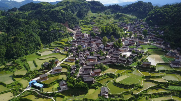 從貧困村到示范村，結(jié)對(duì)幫扶的&ldquo;龍?zhí)翗颖?rdquo;是如何煉成的