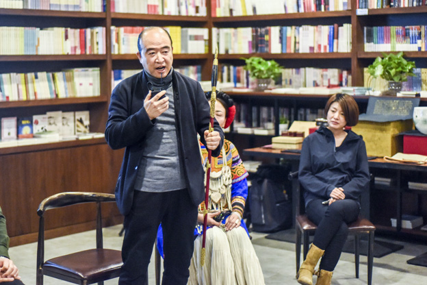 劉文濤：通過(guò)對(duì)每件兵器的復(fù)制，我們了解兵器造型與兵器制作的手藝，實(shí)現(xiàn)與古人的對(duì)話。