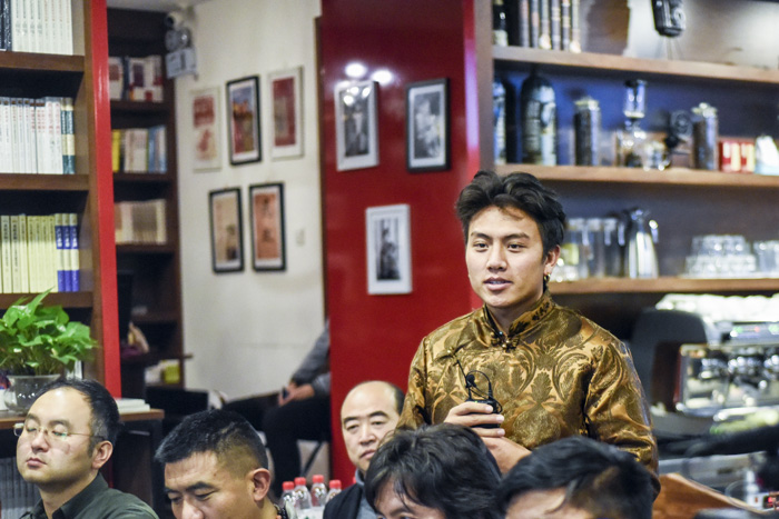 安久家族老八：我們的家族一直在做技藝的傳承，這是我們的使命，我們應(yīng)該承擔(dān)起來。希望能用我學(xué)到的知識(shí)，把我們家族的技藝推廣到更廣大的市場(chǎng)。