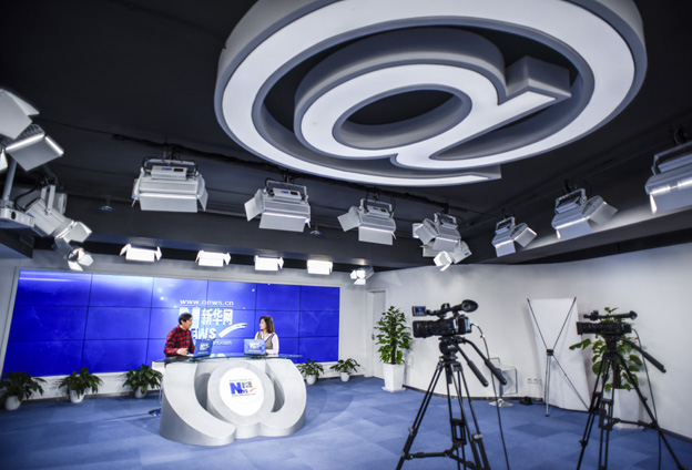 我熱愛公益，希望在這方面做出自己的貢獻(xiàn)。我會用我的畫作支援貧困的學(xué)生，支援患病的兒童，獻(xiàn)出我的愛心。