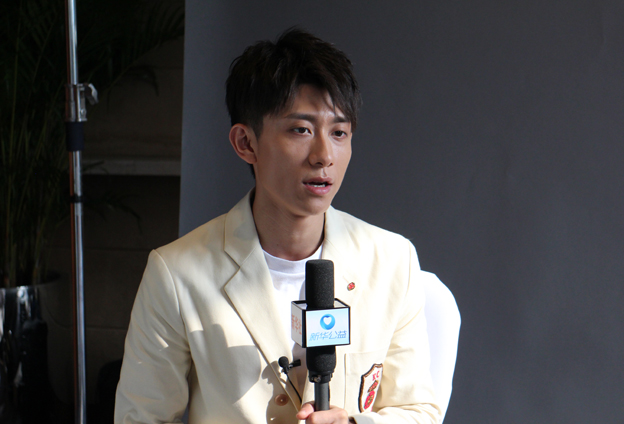 國有棟梁，大愛無疆；爾如嫩草，小愛芬芳。