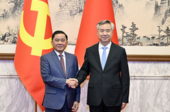 李希同越共中央政治局委員、中央書記處書記、中央檢查委員會(huì)主任陳錦繡舉行會(huì)談