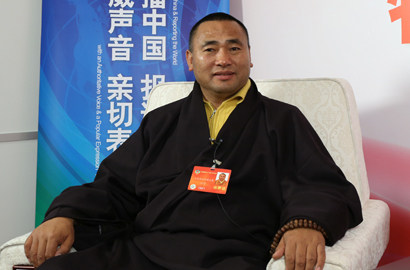 全國政協(xié)委員東寶仲巴·呼圖克圖做客新華網(wǎng)、中國政府網(wǎng)兩會訪談