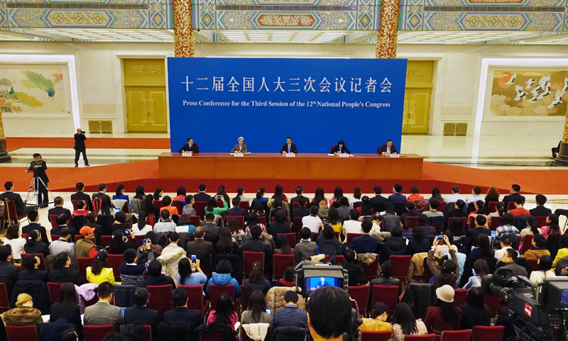 3月15日，國務(wù)院總理李克強在北京人民大會堂與中外記者見面，并回答記者提問。新華社記者 李賀 攝