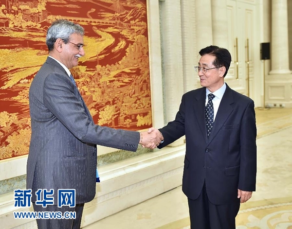 5月9日，中共中央書記處書記、中央紀委副書記趙洪祝在北京會見印度中央監(jiān)察委員會主席喬杜里。 新華社記者 李濤 攝