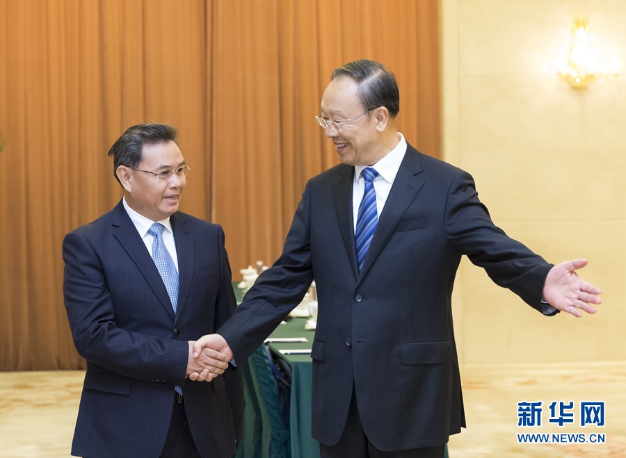 10月12日，中共中央書記處書記、全國政協(xié)副主席杜青林在北京會見來華訪問并出席“2016中國共產(chǎn)黨與世界對話會”的老撾人革黨中央政治局委員、建國陣線中央主席賽頌蓬·豐威漢率領的老撾人革黨代表團?！⌒氯A社記者丁海濤攝