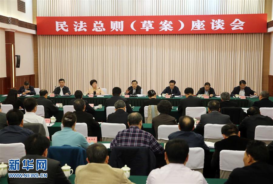 這是11月23日，張德江在成都主持召開座談會(huì)，11個(gè)?。▍^(qū)、市）人大常委會(huì)負(fù)責(zé)同志、部分全國(guó)人大代表、法律工作者及專家學(xué)者參加會(huì)議。新華社記者 劉衛(wèi)兵 攝 