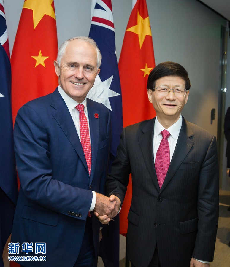 4月21日，正在澳大利亞訪問(wèn)的中共中央政治局委員、中央政法委書(shū)記孟建柱（右）在悉尼會(huì)見(jiàn)澳總理特恩布爾。 新華社發(fā)（朱宏業(yè)攝） 