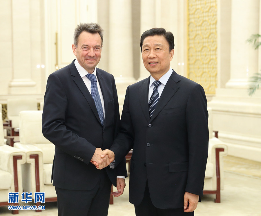 5月15日，國家副主席、中國紅十字會名譽會長李源潮在北京會見來華出席“一帶一路”國際合作高峰論壇的紅十字國際委員會主席莫雷爾。新華社記者 王曄 攝