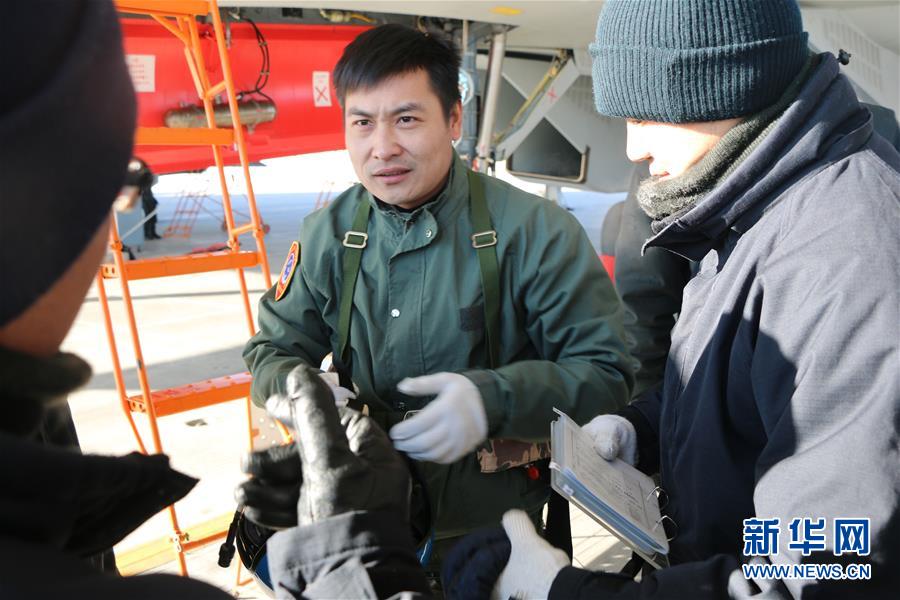 （建軍90周年·英雄·圖文互動）（2）聽，渤海灣有風吹過來——追記海軍某艦載航空兵部隊一級飛行員張超