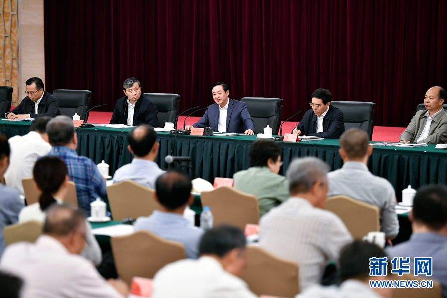 9月7日，中共中央政治局委員、中央書記處書記、中宣部部長(zhǎng)劉奇葆在北京出席全國電視劇工作座談會(huì)并講話。 新華社記者 燕雁 攝

