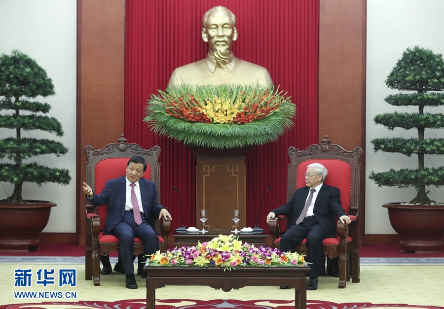 應(yīng)越南共產(chǎn)黨邀請，中共中央政治局常委、中央書記處書記劉云山9月18日至19日對越南進行正式訪問。這是9月18日，劉云山在河內(nèi)會見越共中央總書記阮富仲。 新華社記者 龐興雷 攝