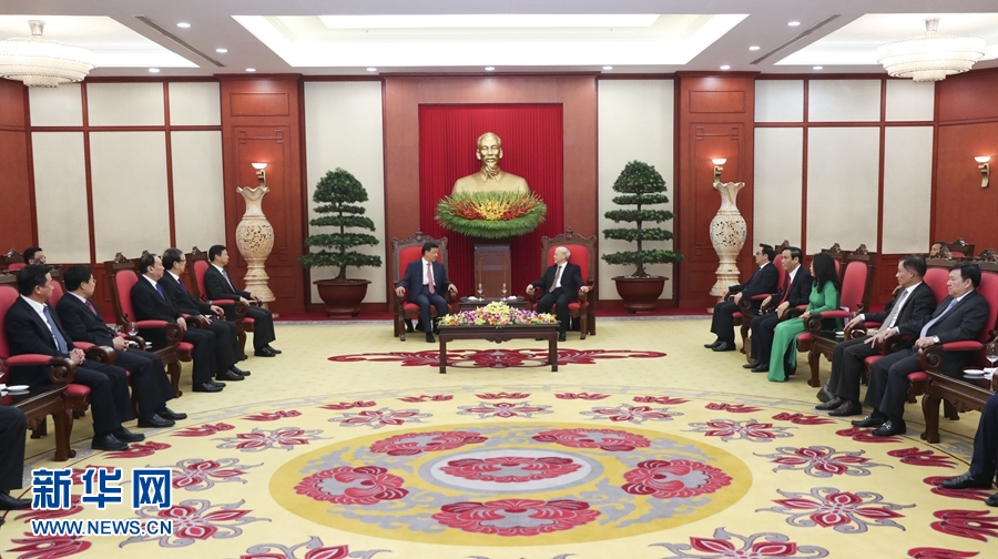 應(yīng)越南共產(chǎn)黨邀請，中共中央政治局常委、中央書記處書記劉云山9月18日至19日對越南進行正式訪問。這是9月18日，劉云山在河內(nèi)會見越共中央總書記阮富仲。 新華社記者 龐興雷 攝