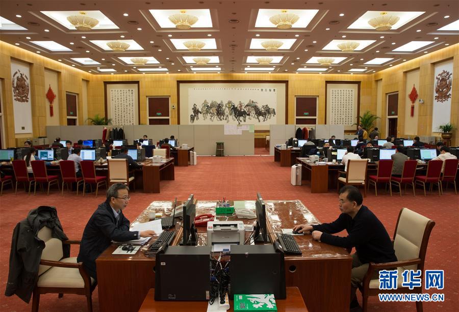 (兩會(huì))(1)十二屆全國(guó)人大五次會(huì)議收到議案514件 收到代表建議8360件