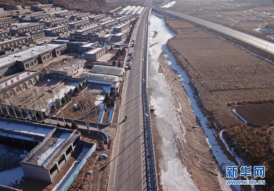 (圖文互動(dòng)·新華全媒頭條)(5)讓農(nóng)民致富奔小康的道路越走越寬廣——黨的十八大以來以習(xí)近平同志為核心的黨中央關(guān)心農(nóng)村公路發(fā)展紀(jì)實(shí)