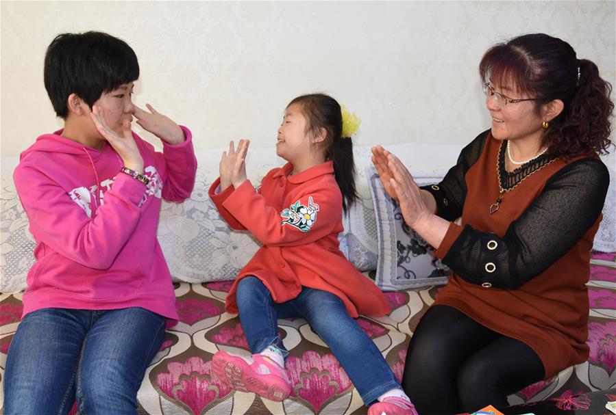 （新華全媒頭條&middot;圖文互動(dòng)）（3）超越血緣的母愛