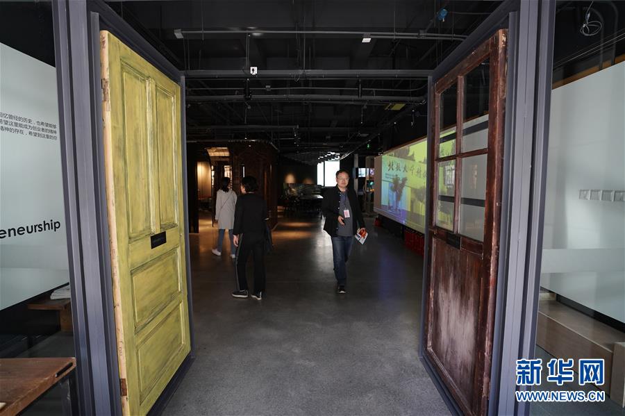 （新華全媒頭條·圖文互動）（9）奔跑吧，中關(guān)村！——寫在習(xí)近平總書記率領(lǐng)中央政治局到中關(guān)村集體學(xué)習(xí)5周年之際