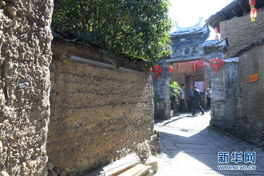 (在習(xí)近平新時(shí)代中國(guó)特色社會(huì)主義思想指引下·慶祝改革開放40周年·綠色發(fā)展)(新華全媒頭條·圖文互動(dòng))(5)綠色發(fā)展:書寫在中國(guó)大地上的美麗畫卷