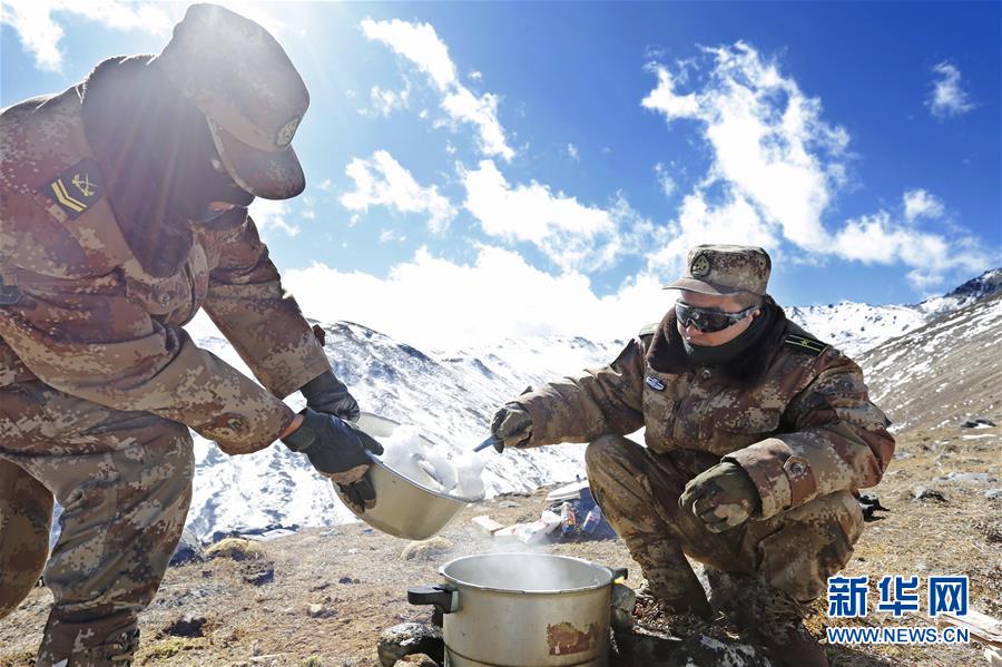 （向奉獻(xiàn)者致敬&middot;圖文互動(dòng)）（5）情注一纜通滇藏&mdash;&mdash;記某信息通信基地四營(yíng)五連連長(zhǎng)翁春芳