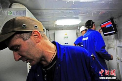 中國造船廠里的外籍員工。 李風 攝