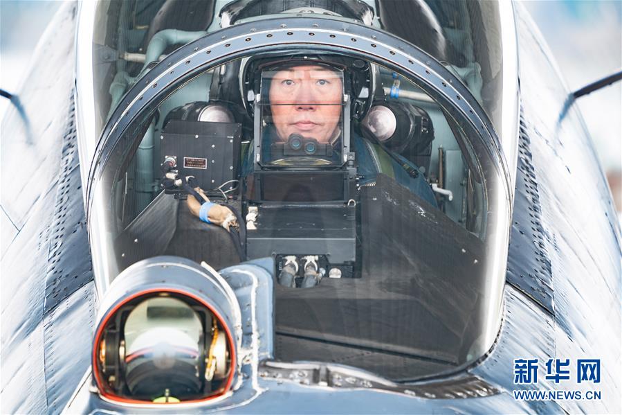 （新華全媒頭條·圖文互動）（2）戰(zhàn)鷹，為祖國奮飛——記空軍航空兵某旅旅長、特級飛行員郝井文