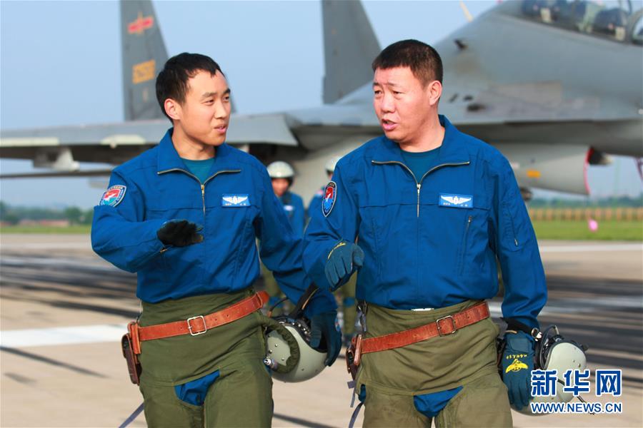 （新華全媒頭條·圖文互動）（3）戰(zhàn)鷹，為祖國奮飛——記空軍航空兵某旅旅長、特級飛行員郝井文