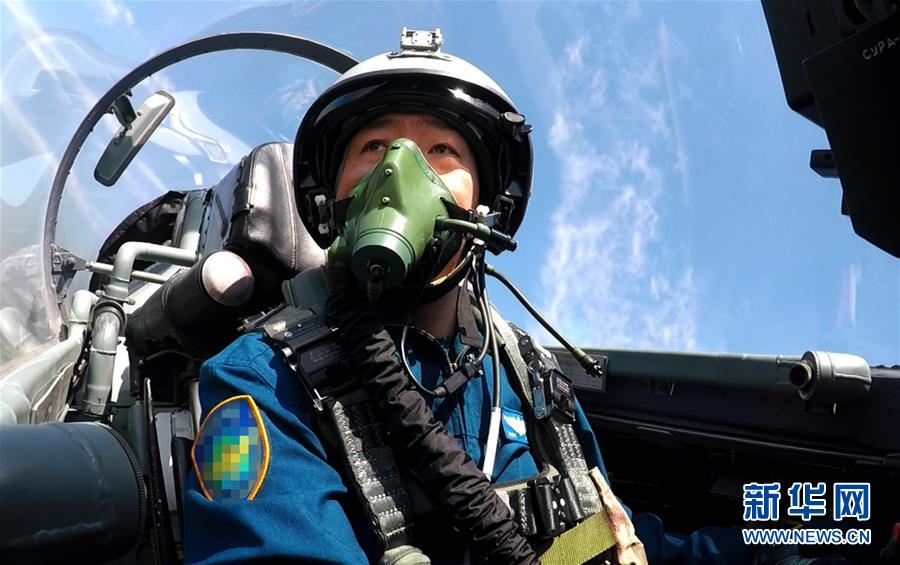 （新華全媒頭條·圖文互動）（6）戰(zhàn)鷹，為祖國奮飛——記空軍航空兵某旅旅長、特級飛行員郝井文