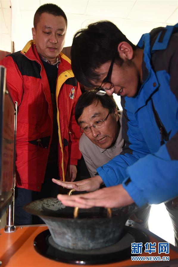 (改革先鋒風(fēng)采·圖文互動)(2)郭明義:與時代同行詮釋“雷鋒精神”生命力