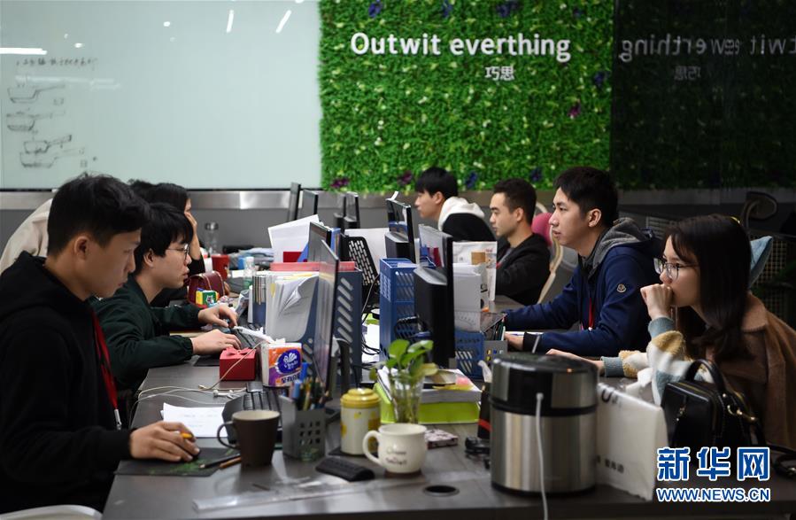 （在習近平新時代中國特色社會主義思想指引下&middot;將改革開放進行到底&middot;強國之基）（新華全媒頭條&middot;圖文互動）（1）奮斗不停步 改革再出發(fā)&mdash;&mdash;&ldquo;四個自信&rdquo;筑牢強國之基