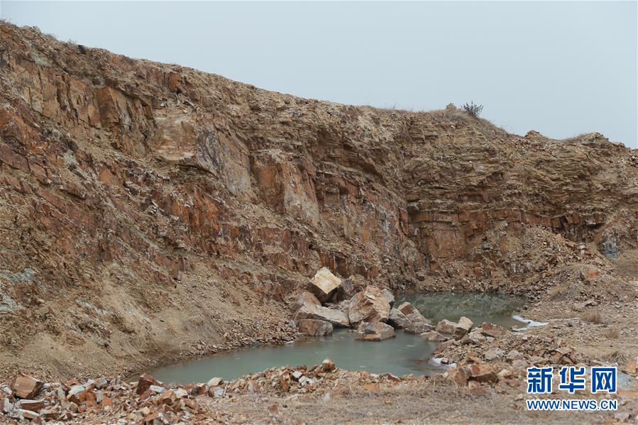 （新華視點(diǎn)&middot;圖文互動(dòng)）（1）挖掘作業(yè)距漢墓中心僅20米，村民住房出現(xiàn)裂縫&hellip;&hellip;&ldquo;造地&rdquo;如何變挖山？