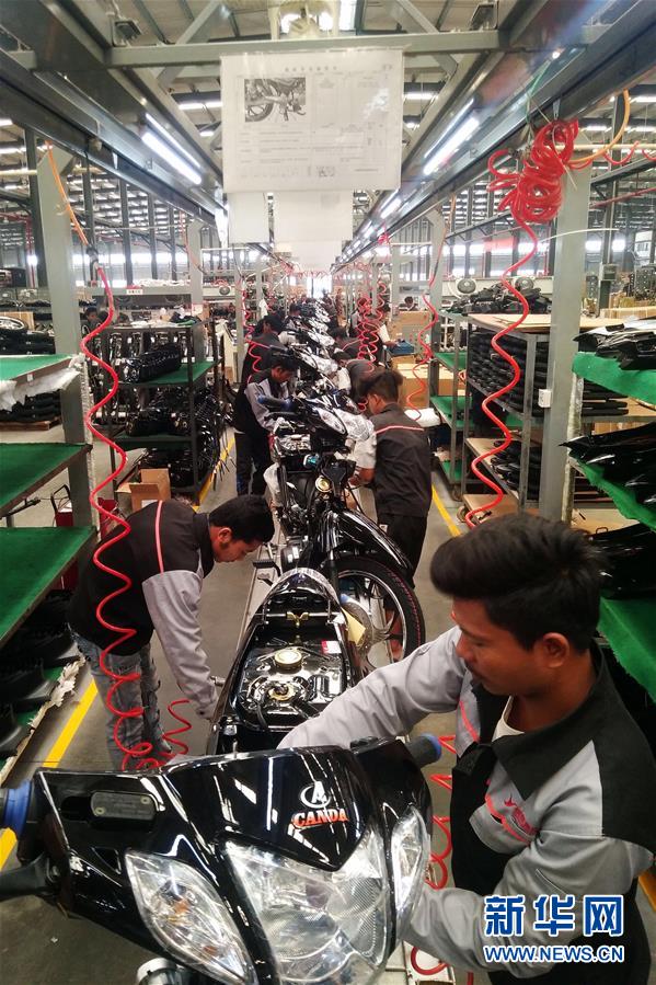 (在習(xí)近平新時(shí)代中國(guó)特色社會(huì)主義思想指引下——新時(shí)代新作為新篇章·圖文互動(dòng))(8)高原春來早 云嶺開新篇