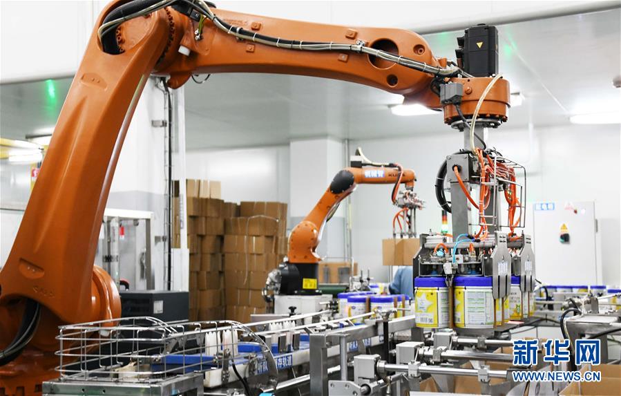 (在習(xí)近平新時代中國特色社會主義思想指引下——新時代新作為新篇章·圖文互動)(4)“無人作業(yè)”來臨 綠色食品“當(dāng)家”——黑龍江探索現(xiàn)代農(nóng)業(yè)發(fā)展路徑