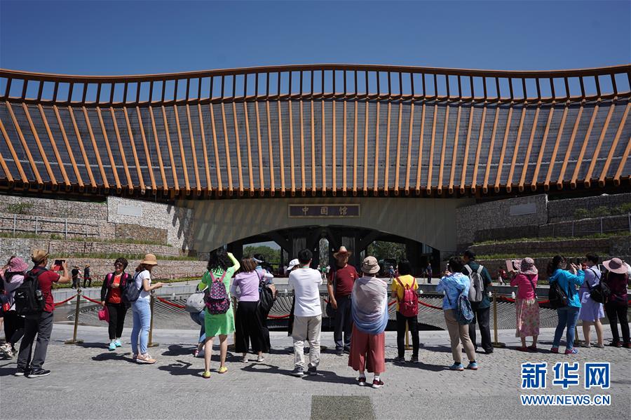 (在習(xí)近平新時(shí)代中國(guó)特色社會(huì)主義思想指引下——新時(shí)代新作為新篇章·圖文互動(dòng))(12)從世園會(huì)“看”中國(guó)綠色發(fā)展之路——寫(xiě)在北京世園會(huì)“中國(guó)國(guó)家館日”到來(lái)之際