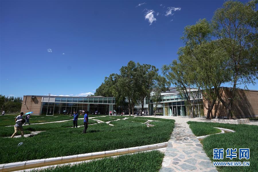 (在習(xí)近平新時(shí)代中國(guó)特色社會(huì)主義思想指引下——新時(shí)代新作為新篇章·圖文互動(dòng))(13)從世園會(huì)“看”中國(guó)綠色發(fā)展之路——寫(xiě)在北京世園會(huì)“中國(guó)國(guó)家館日”到來(lái)之際