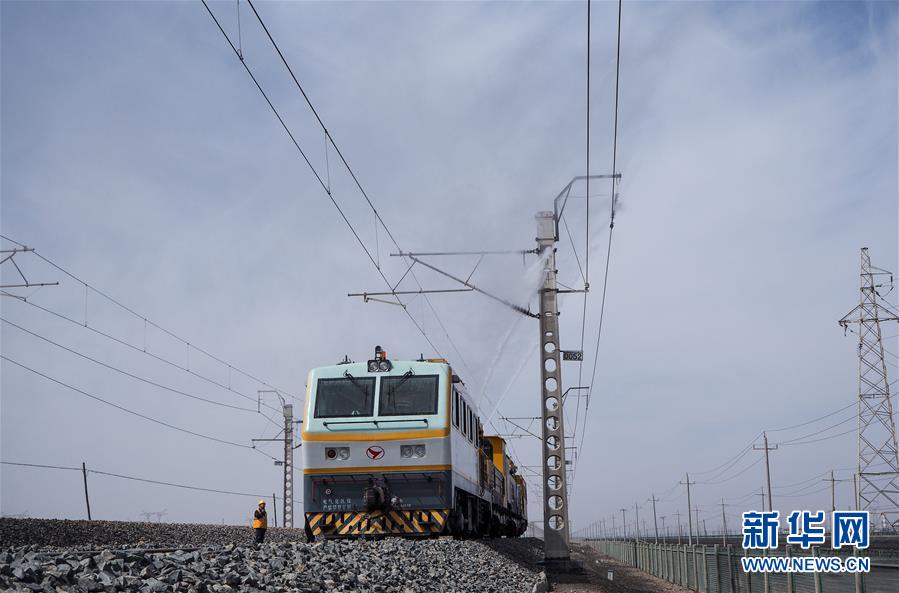 (新華全媒頭條·壯麗70年·奮斗新時(shí)代·圖文互動(dòng))(2)開拓雪域高原的夢(mèng)想之路——來(lái)自青藏鐵路的蹲點(diǎn)報(bào)告