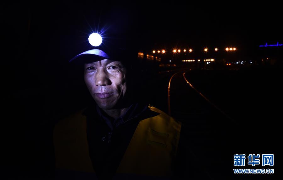 (新華全媒頭條·壯麗70年·奮斗新時(shí)代·圖文互動(dòng))(9)開拓雪域高原的夢(mèng)想之路——來(lái)自青藏鐵路的蹲點(diǎn)報(bào)告