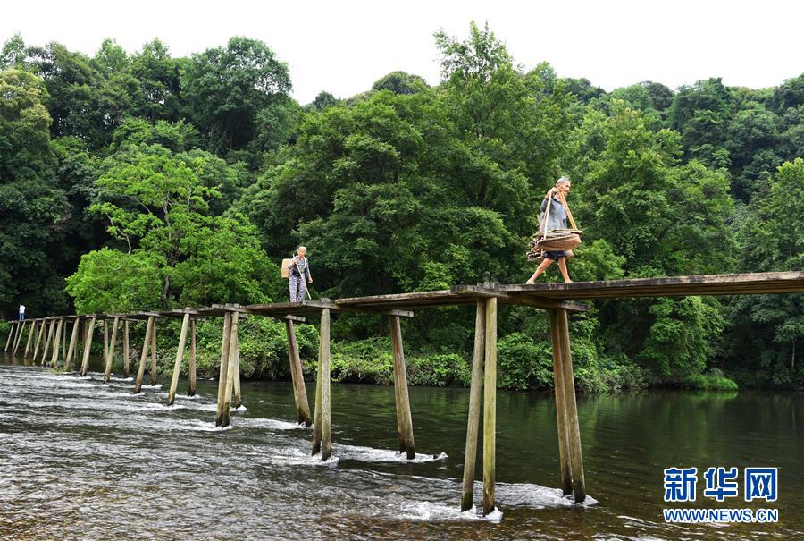（壯麗70年·奮斗新時代——記者再走長征路·圖文互動）（1）啊，紅軍橋！