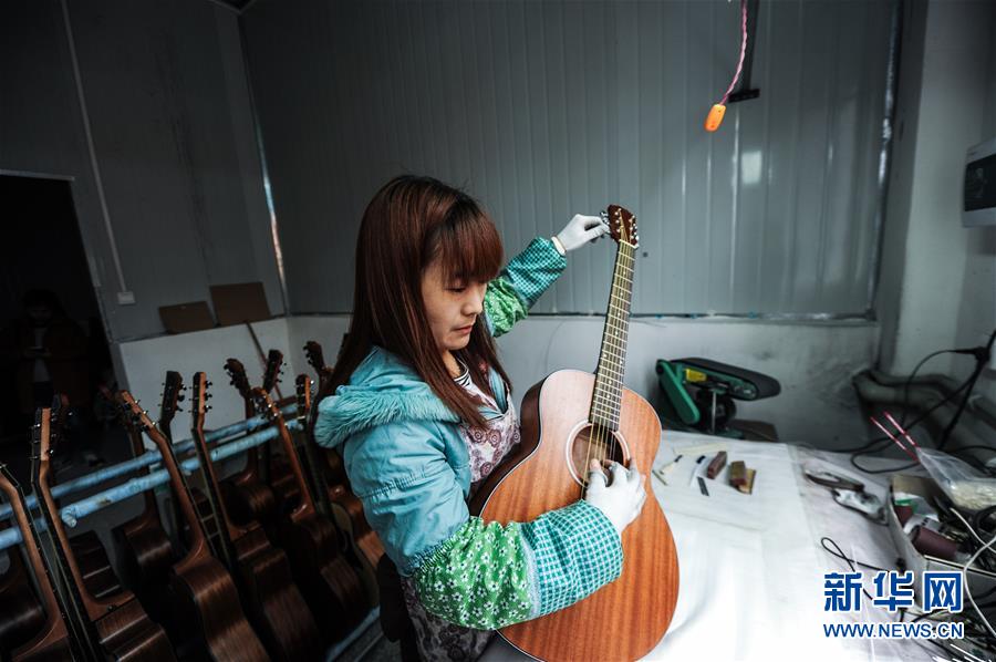 (在習(xí)近平新時(shí)代中國特色社會(huì)主義思想指引下——新時(shí)代新作為新篇章·圖文互動(dòng))(6)貴州正安:吉他奏響發(fā)展“神曲”