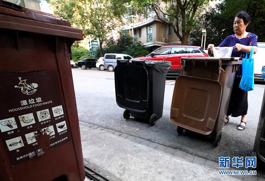 （新華視點(diǎn)&middot;圖文互動(dòng)）（1）上海垃圾分類&ldquo;滿月&rdquo;：&ldquo;拎得清&rdquo;了，&ldquo;守得住&rdquo;么？