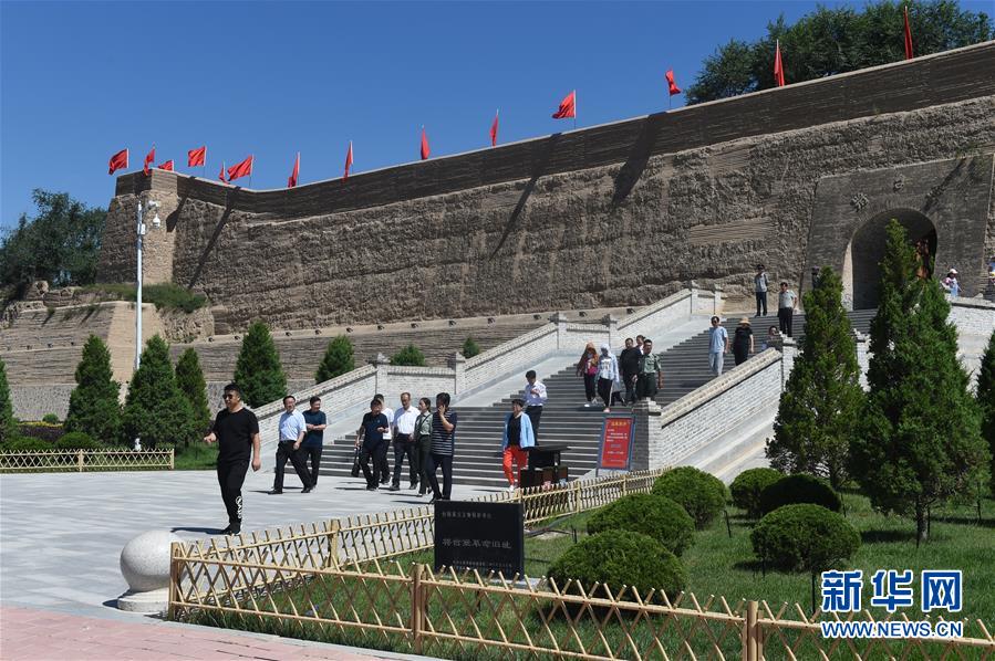 (壯麗70年·奮斗新時(shí)代——記者再走長征路·圖文互動)(1)紅旗漫卷西風(fēng)——重訪將臺堡長征會師地