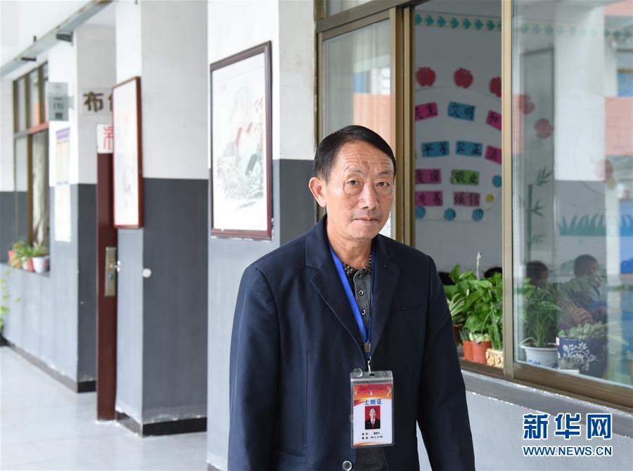 (愛國情 奮斗者·圖文互動)(1)大山園丁的堅守——記貴州黔西縣鄉(xiāng)村教師楊紹書