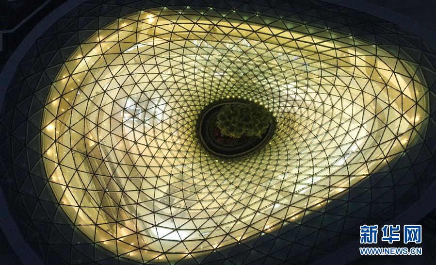 (在習(xí)近平新時代中國特色社會主義思想指引下——新時代新作為新篇章·總書記關(guān)切開放事·圖文互動)(5)開放的故事講不完——海南開放再“提速”